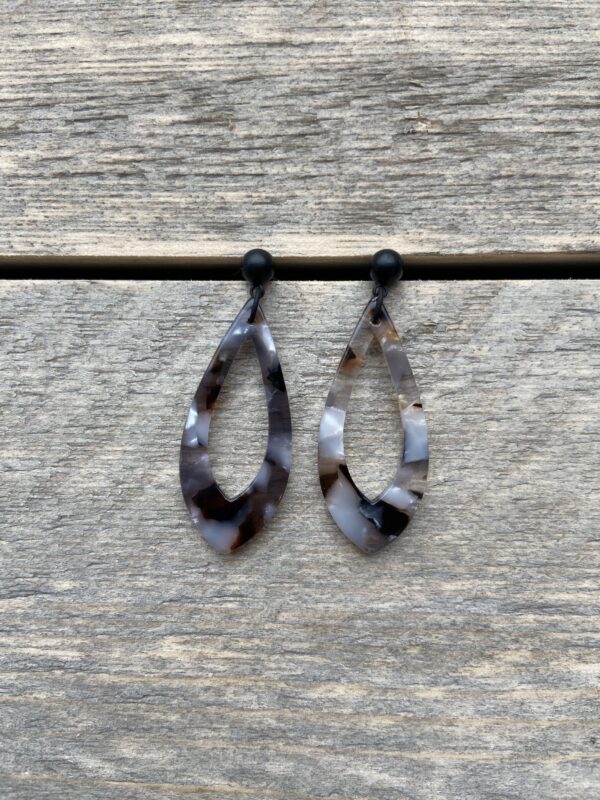 Oorsteker met hars oogvorm - doorsch. bruin