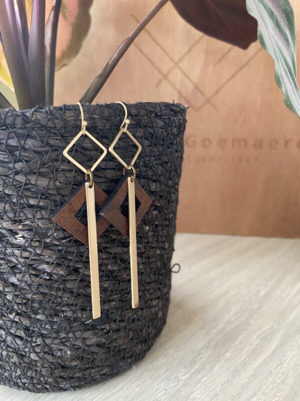 Oorhanger met duo open vierkant - goud/hout