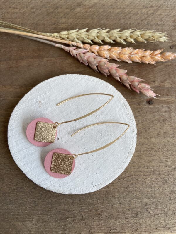 Ellips oorhanger met frosted vierkant - pastel roze