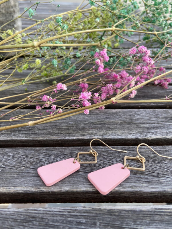Oorhanger met trapezium - pastel roze
