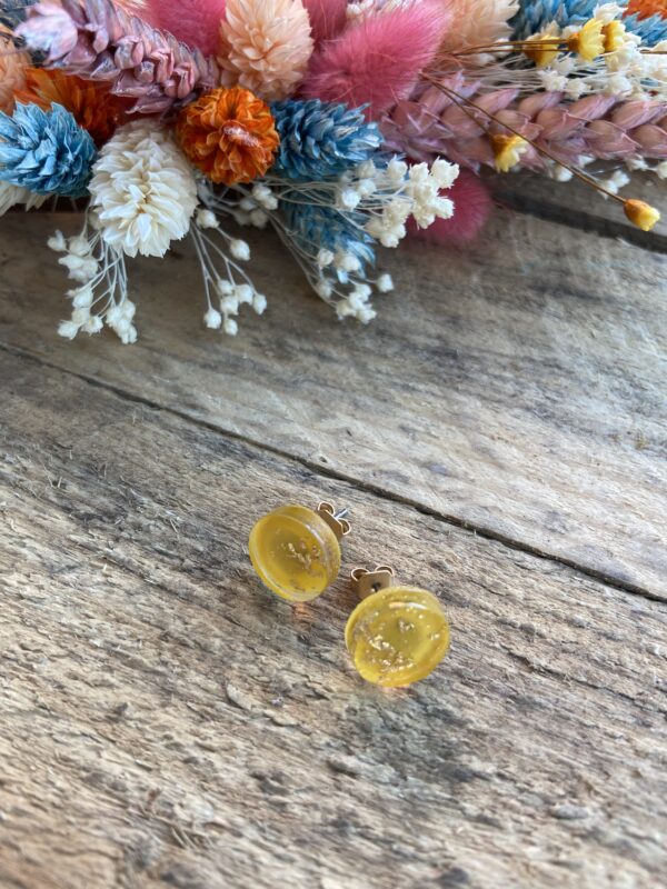Cabochon oorsteker hars in combinatie met goudvlokken - Afbeelding 4