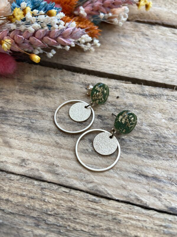 Cabochon oorsteker hars met goudvlokken en frosted cirkel - Afbeelding 4
