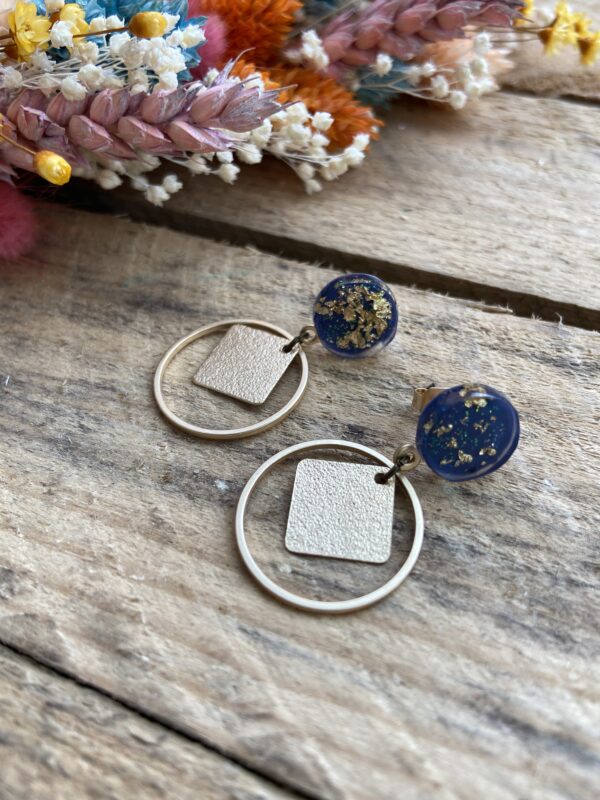 Cabochon oorsteker hars met goudvlokken en frosted vierkant - Afbeelding 3