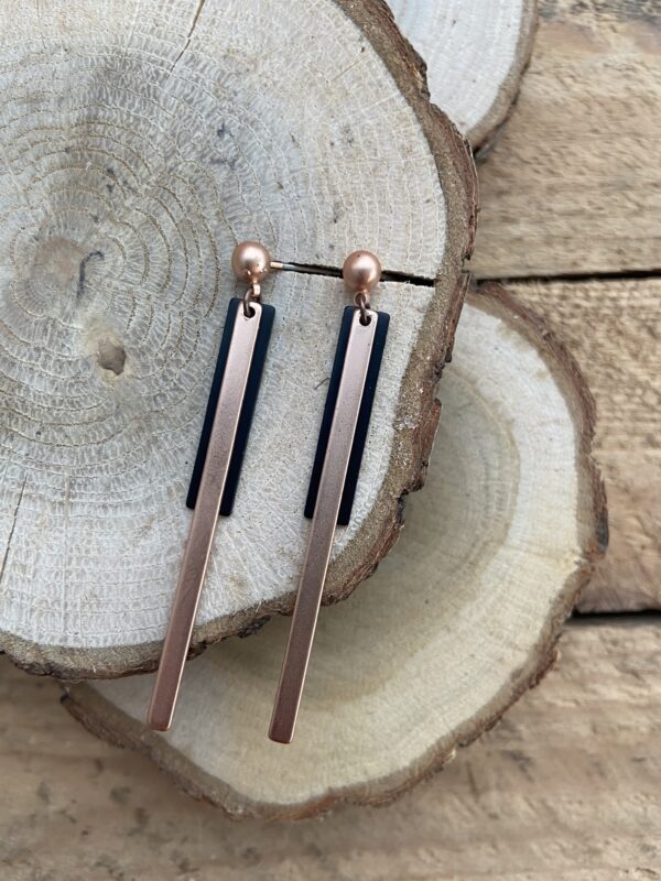 Oorsteker met duo staaf - rosé goud/zwart