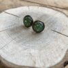 Cabochon oorsteker hars in combinatie met goudvlokken