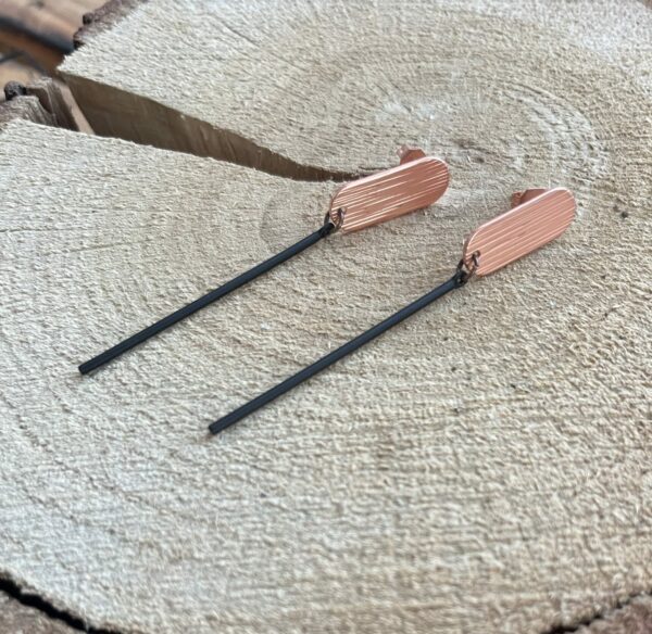 Ovaal oorsteker met staafje - rosé goud/zwart