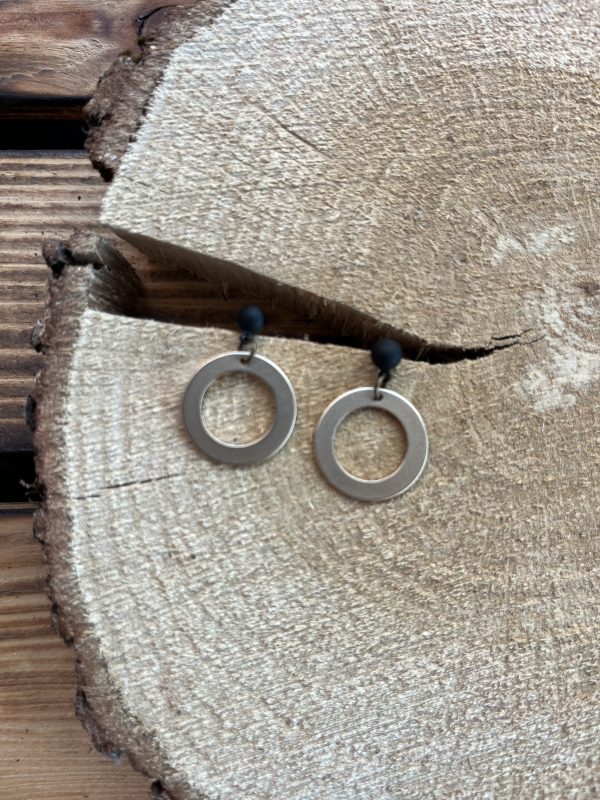 Oorsteker met dikke cirkel - zwart/goud