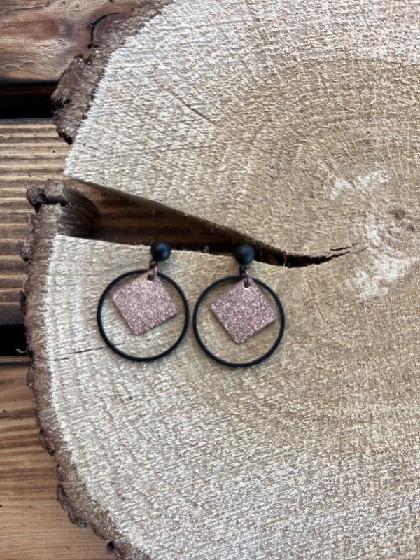 oorsteker met open cirkel en frosted vierkantje - zwart/rosé goud