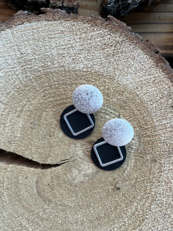 Frosted oorsteker zilver met zwart schijfje en vierkantje - zilver/zwart